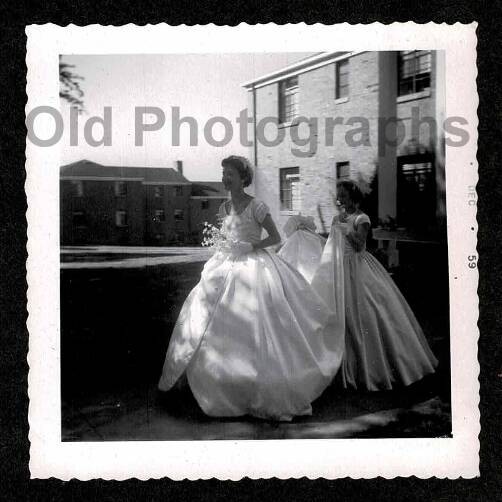 1959 BRIDE BEAUTIFUL WEDDING DRESS TRAIN BEARER/PAGE OLD/VINTAGE PHOTO- J777