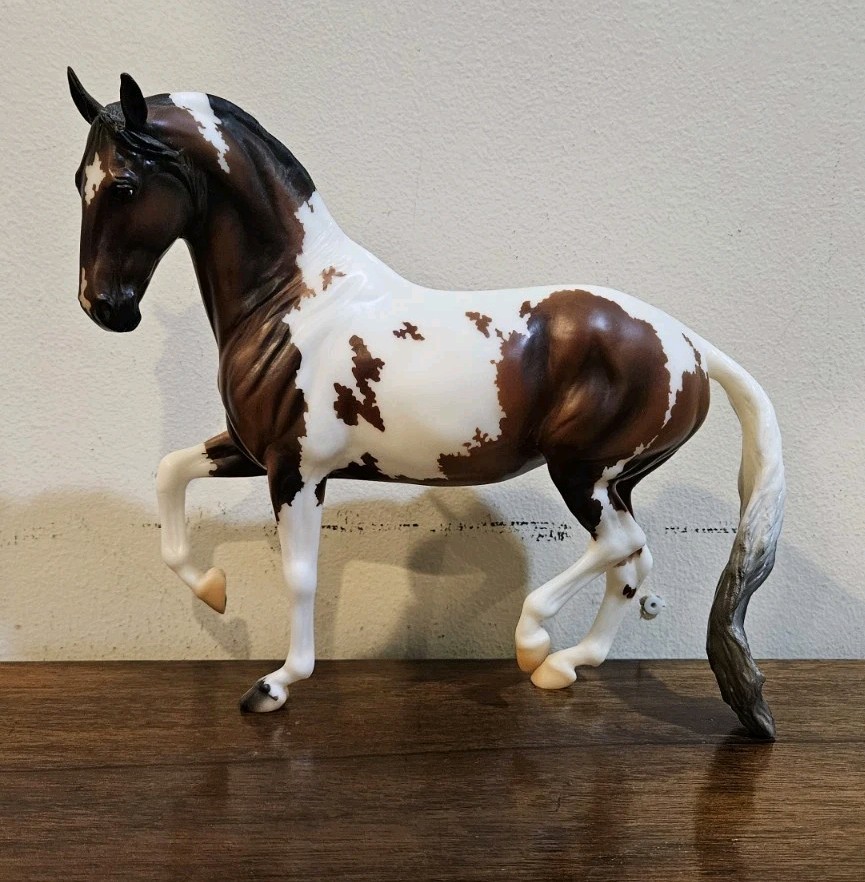 Breyer Trad. 10041 - 2024 Coll. Club  \