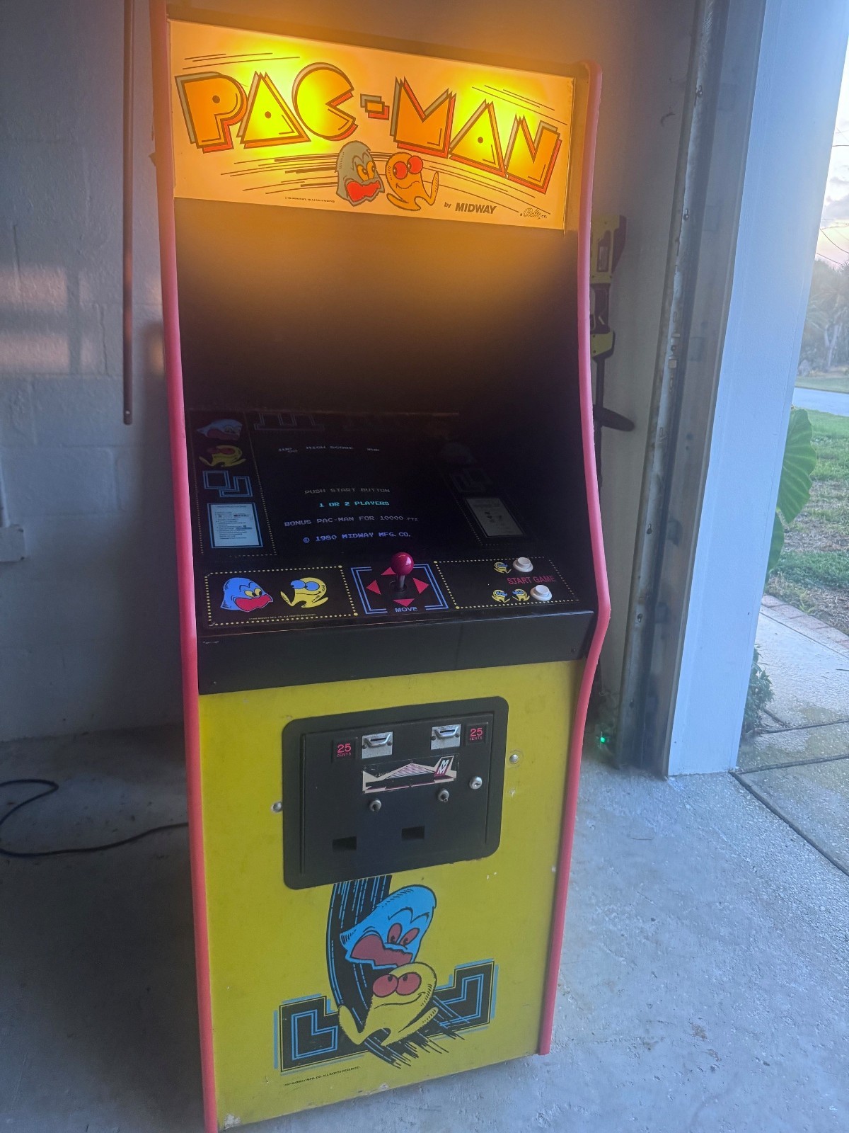 PAC-MAN ARCADE MACHINE by MIDWAY (Excellent Condition) Original Authentic Rare