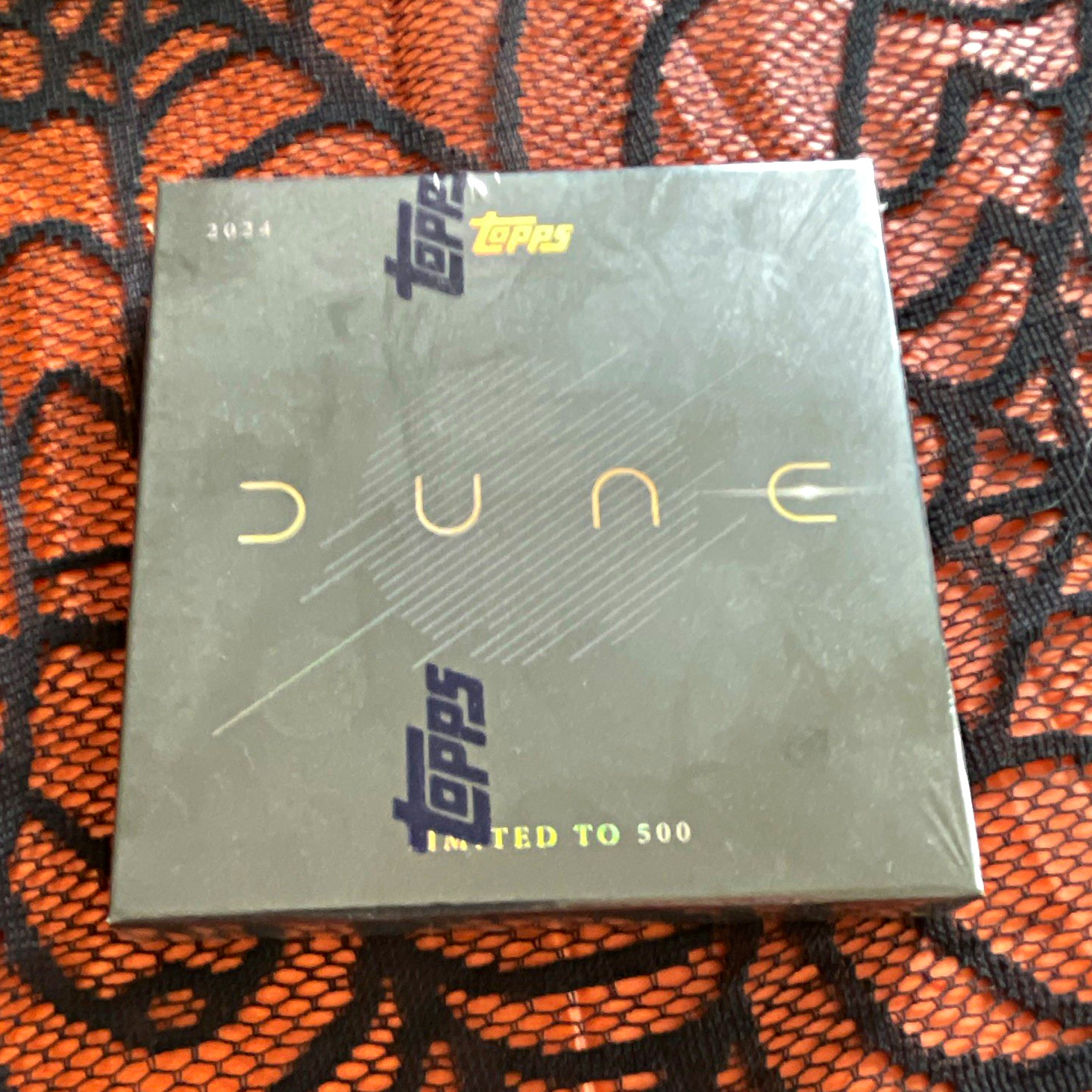 Topps 2024 Dune Sealed Trading Card Box 4 Cards (3 Base + 1 Parallel) /500