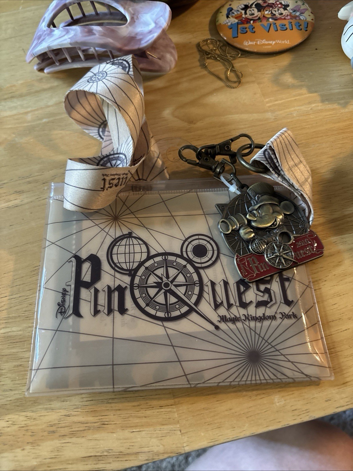 Disney 2016 Pin Quest Lanyard Pin & Keychain Mickey Mouse Limited Release