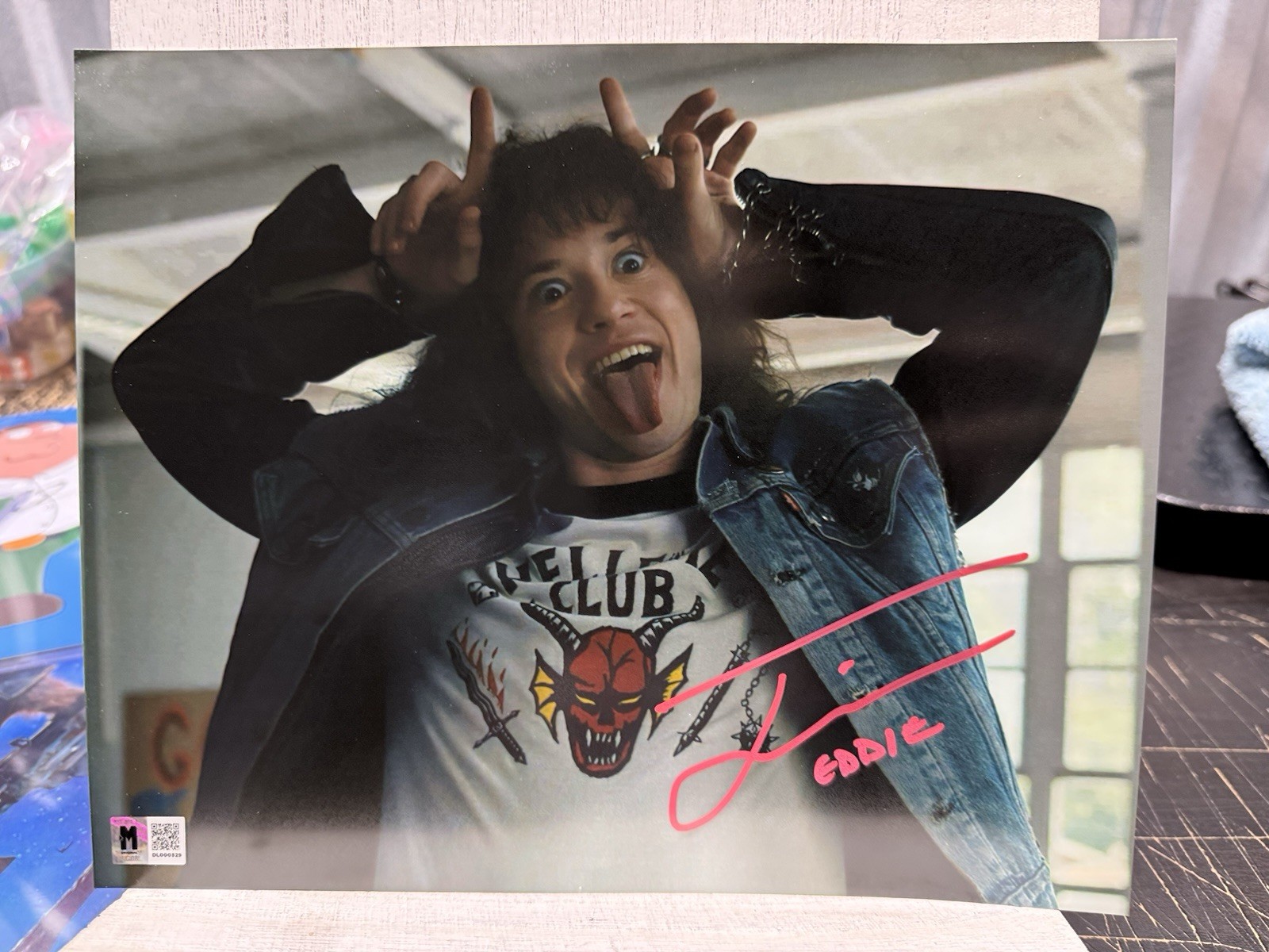 Joseph Quinn Signed Photo 8x10  MAS COA Stranger Things Character Name “Eddie”