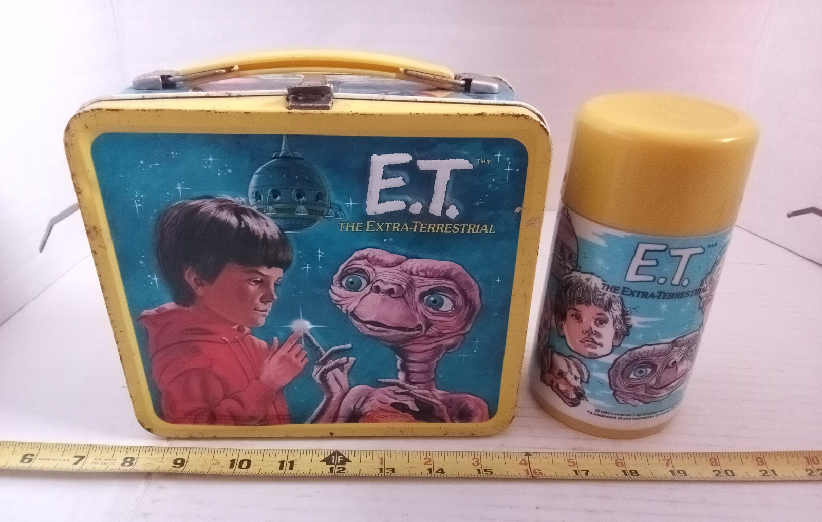 Vintage 1982 E.T. The Extra Terrestrial Metal Lunchbox Aladdin w/ Thermos.