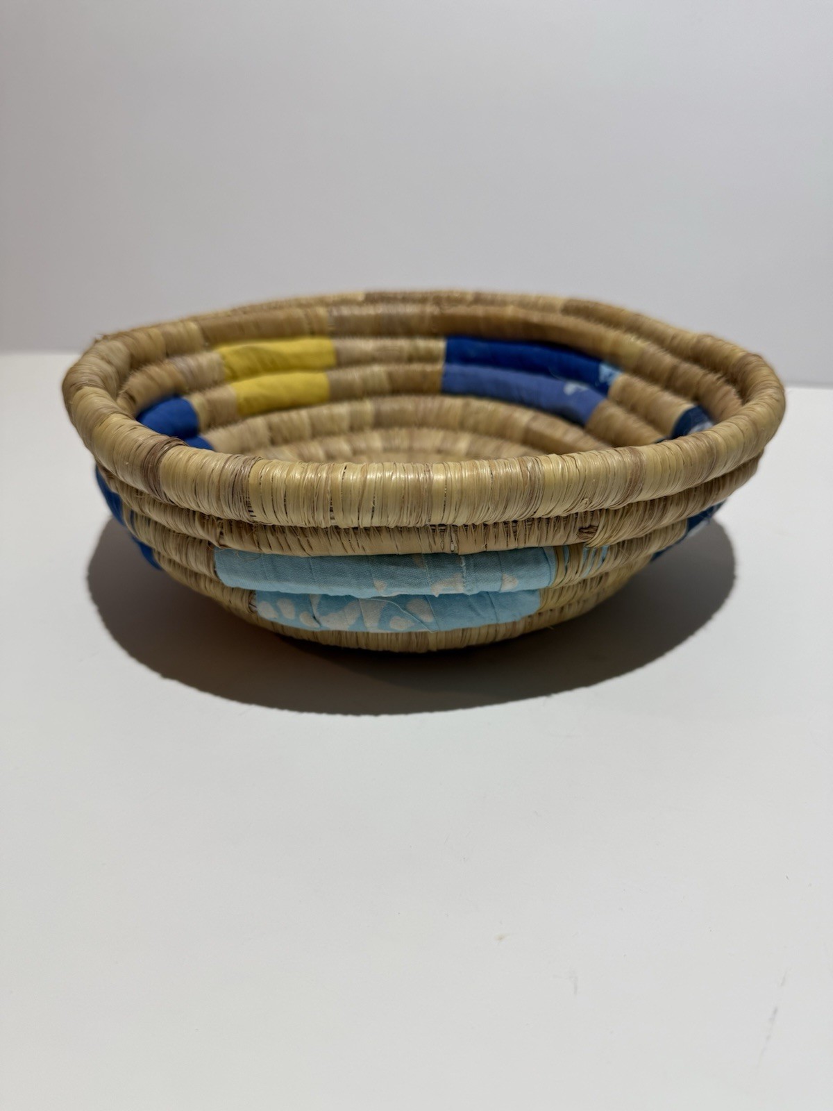 Decorative Straw Bowl Latin Style Straw Basket 10” Round 3.5” High