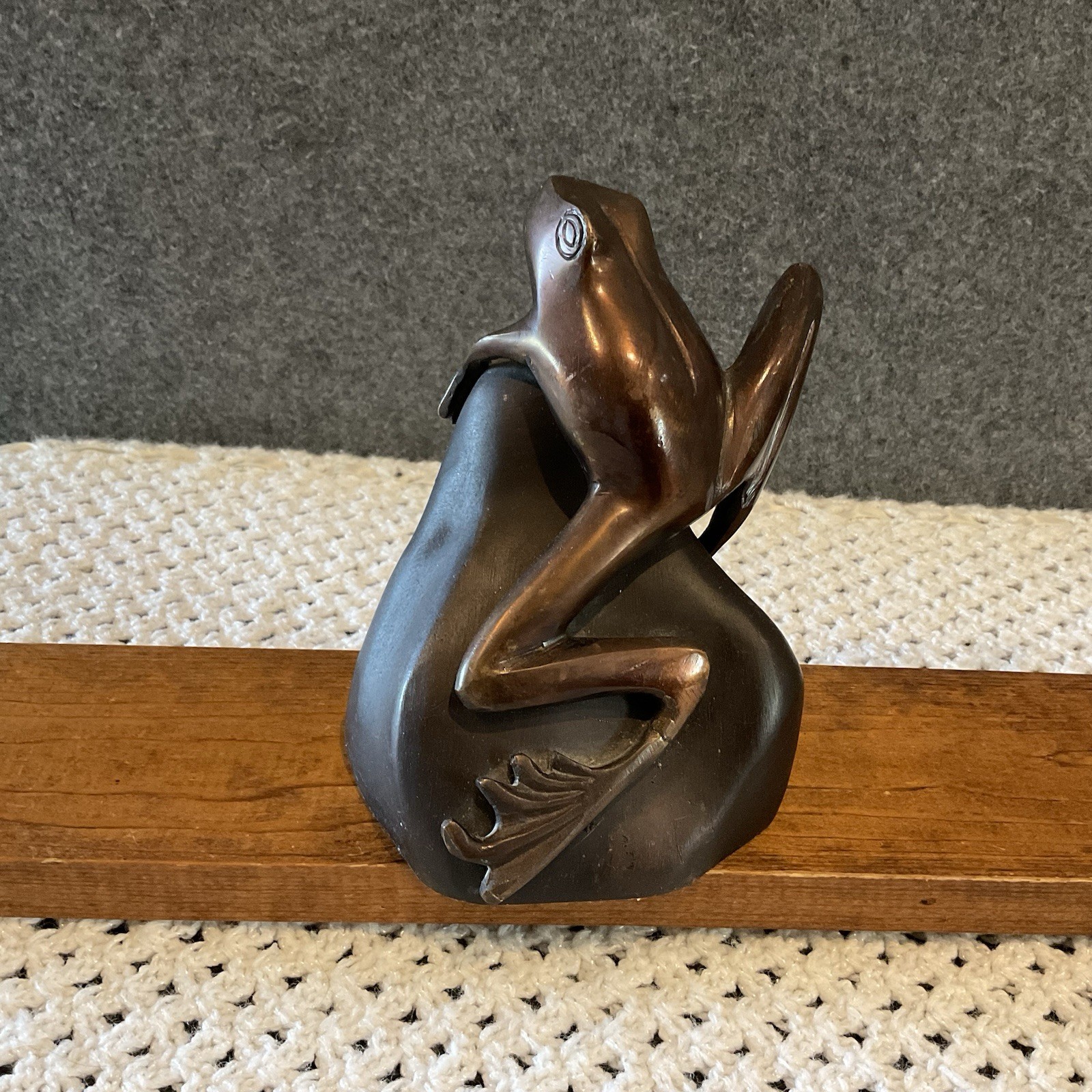 Bombay Brass & Bronze Tree Frog on Rock Statue Sculpture Figurine Metal