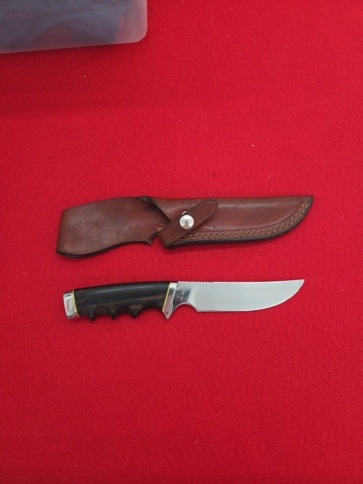 Vintage Gerber / Model 525 Fixed Blade Knife w/ Original Leather Sheath Old Rare