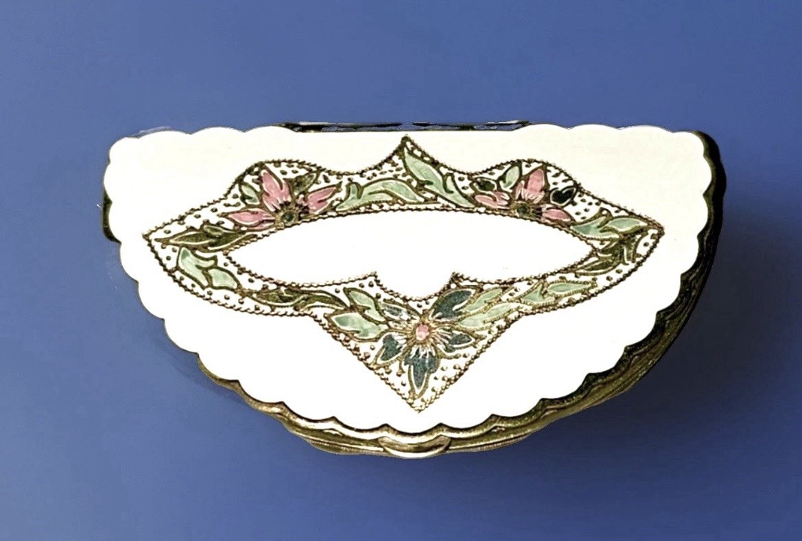 Vintage Half Moon Powder And Rouge Enamel Compact Scalloped Pristine 