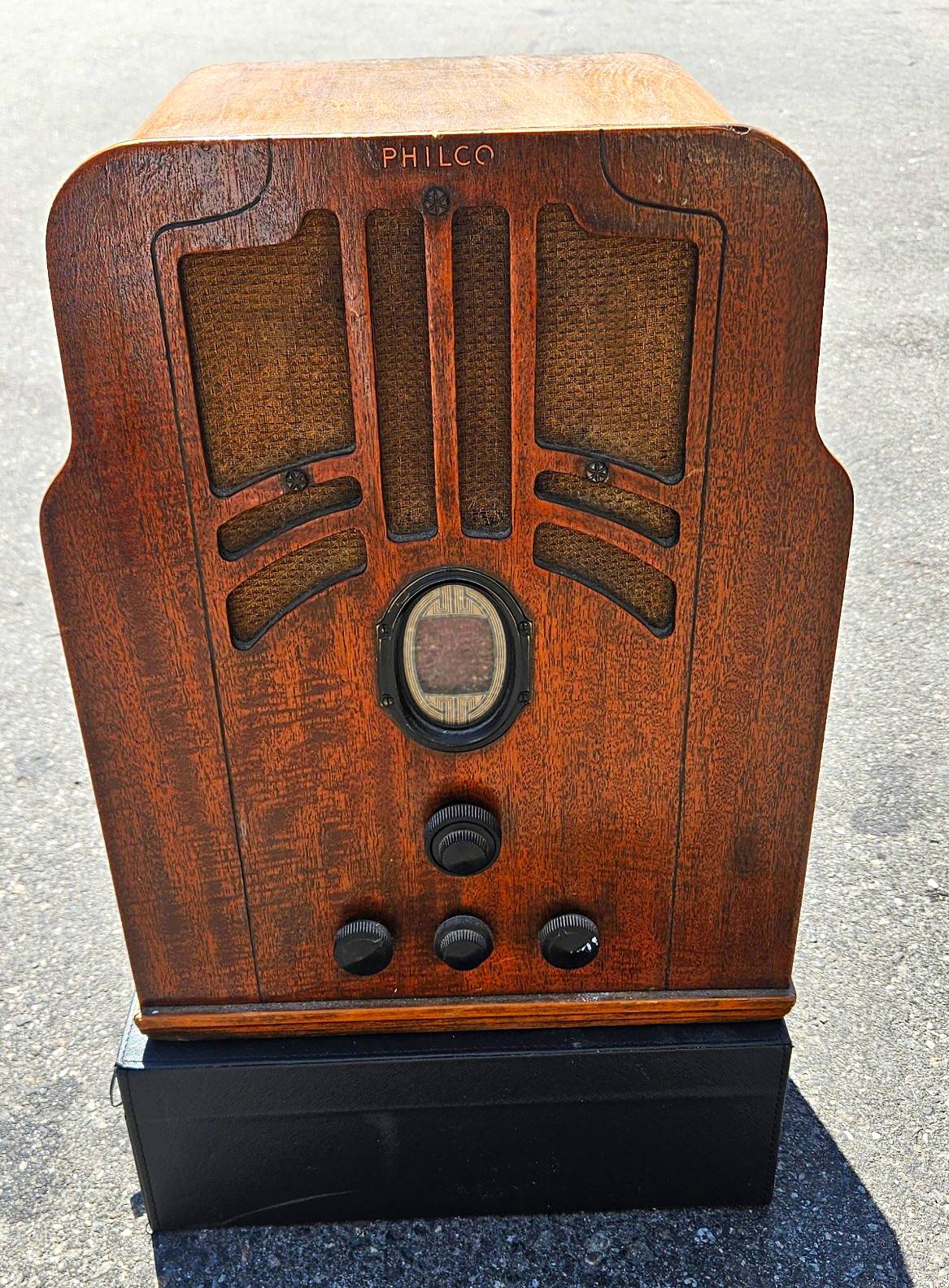 Philco Model 610 Collectible Wooden Cabinet Tabletop Tube Radio