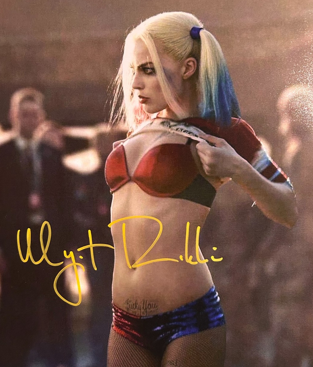 MARGOT ROBBIE Signed HARLEY QUINN Autograph 8x10\