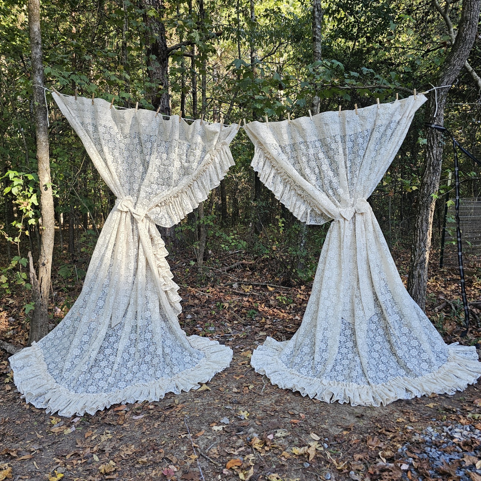 Vintage 70s/80s Priscilla Lace Curtains Creamy White Floral Ruffled Panels 87\