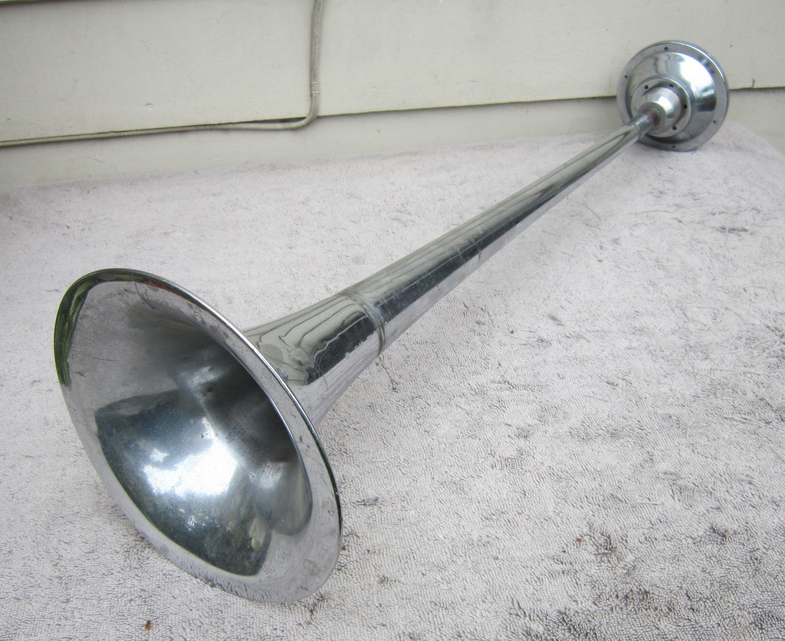 Vintage GROVER Products Company AIR HORN 25 3/4\
