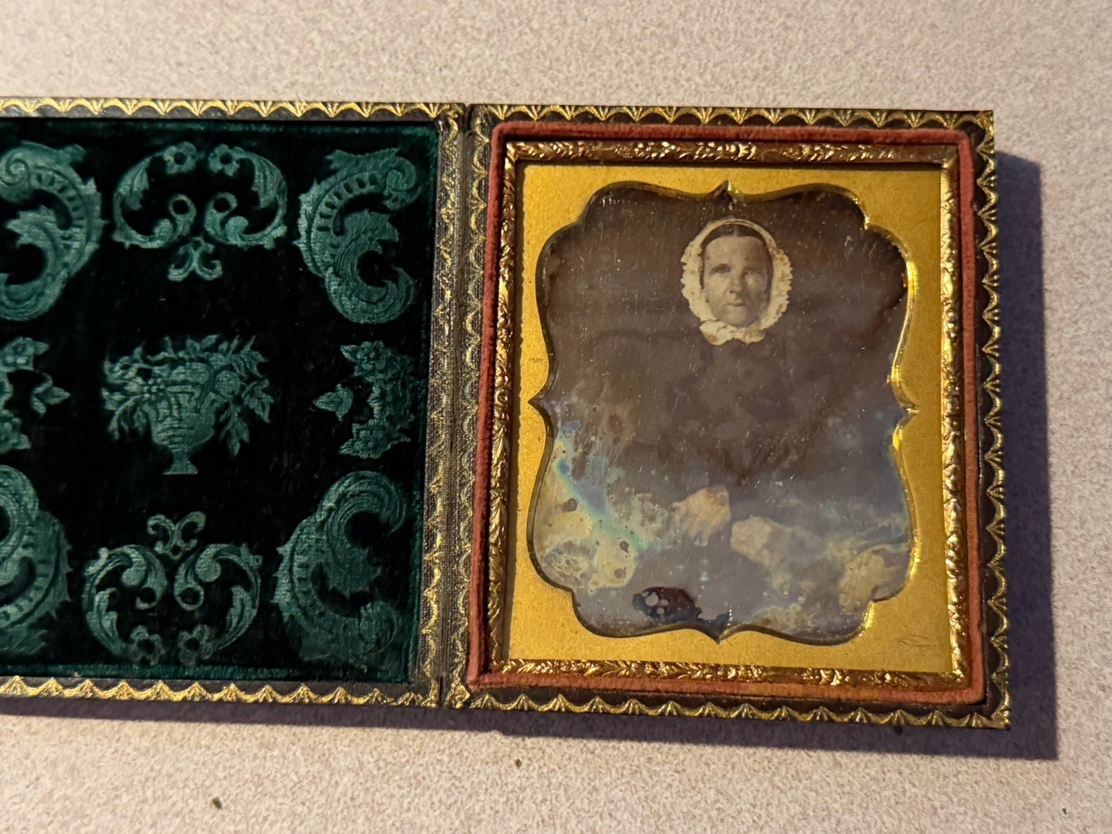 Antique Daguerreotype Female Portrait Photo Case Mid-1800's Estate Image Shift