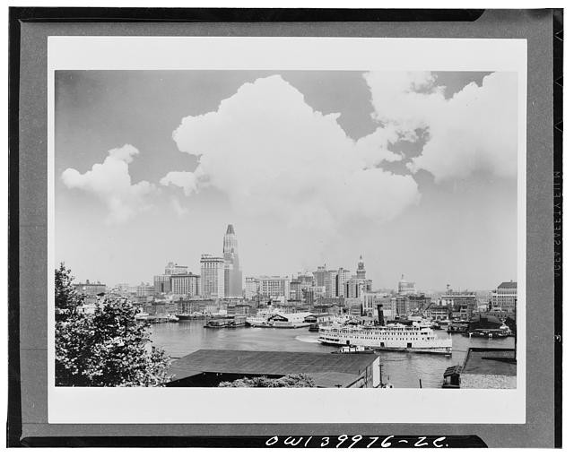 Photo:Cincinnati Ohio Ohio River Skyline Steamboats 1930s