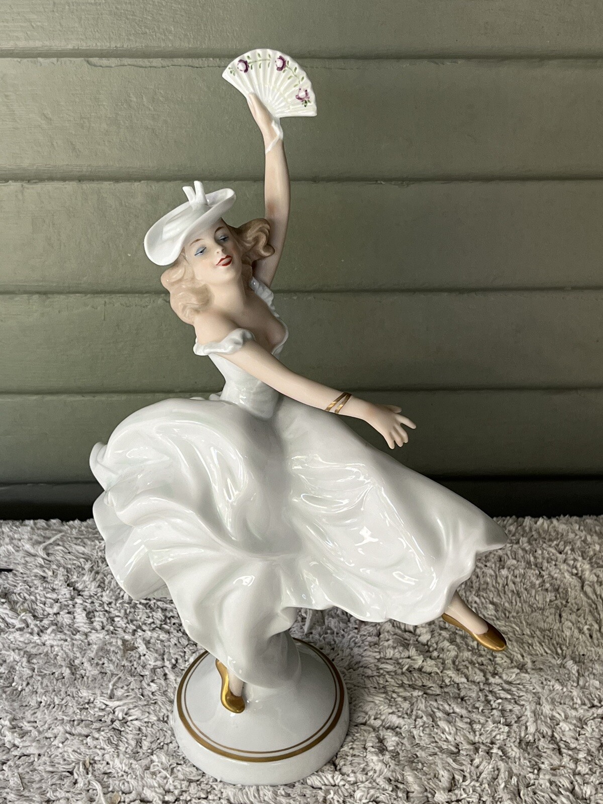 Wallendorf Porcelain Girl Figurine ￼