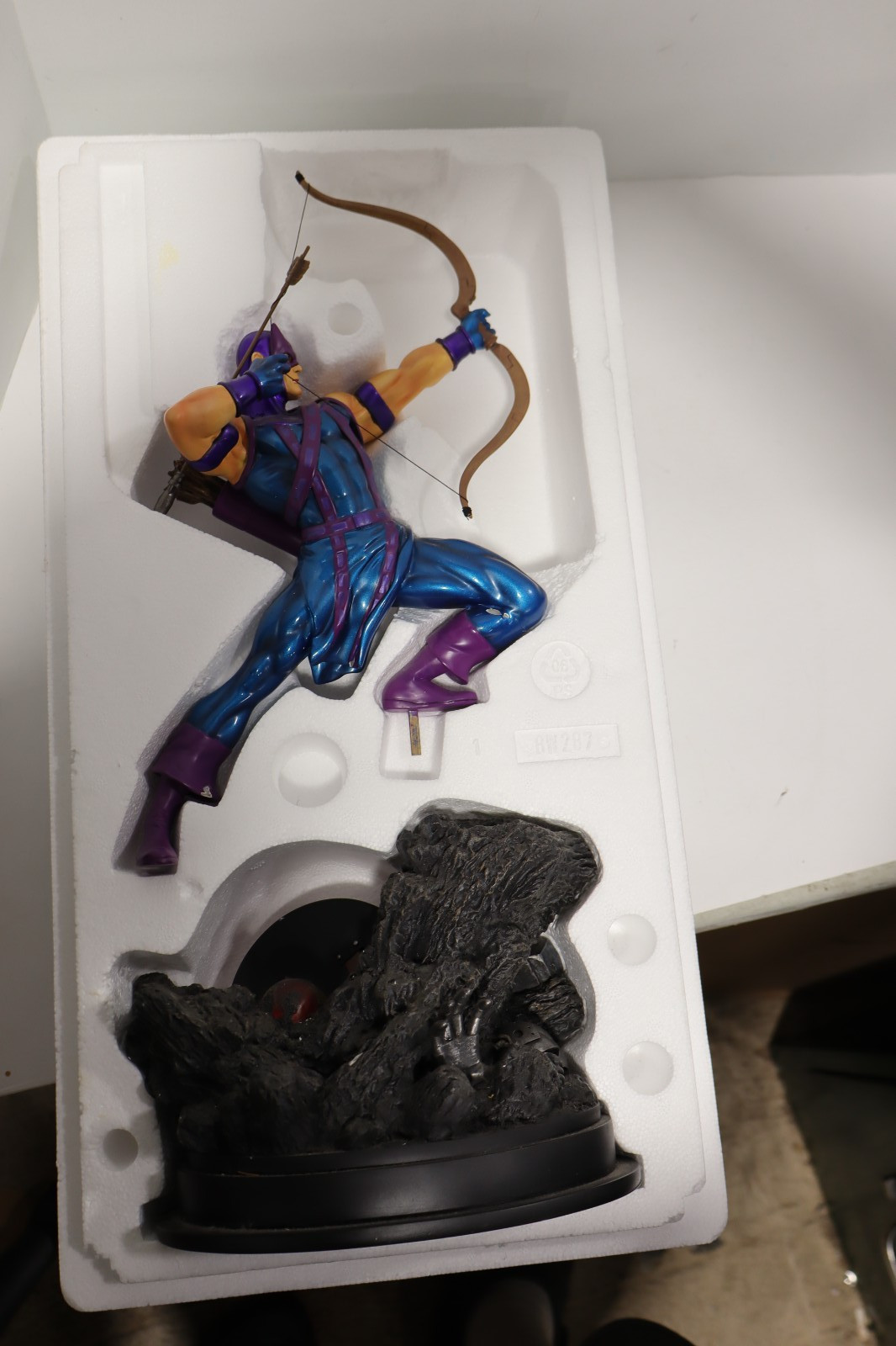 HAWKEYE Bowen Designs Full Size Statue 2006 Marvel  Open Box Displayed