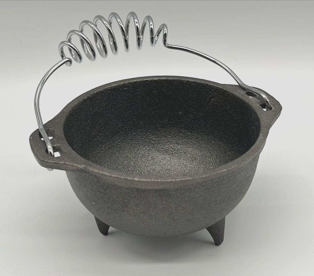 Vtg Benjamin & Medwin Cast Iron Mini Cauldron 3 Leg Pot  Witch Kettle 5\