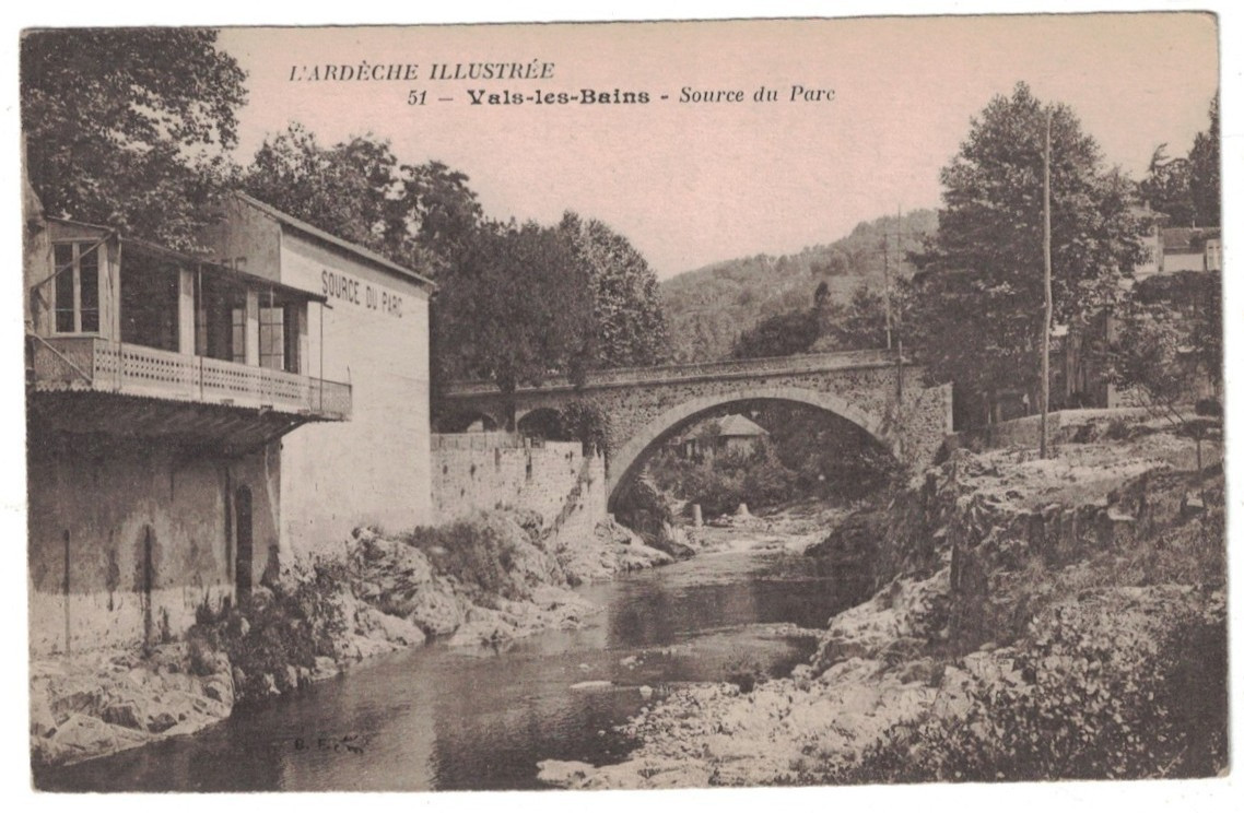 2 ANTIQUE 1910 SOURCE DU PARC VALS-LES-BAINS FRANCE POSTCARD