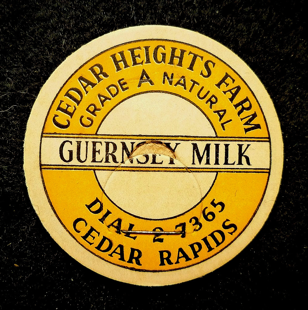 CEDAR HEIGHTS FARM - GUERNSEY MILK - CEDAR RAPIDS, IA -  MILK BOTTLE CAP - 42mm