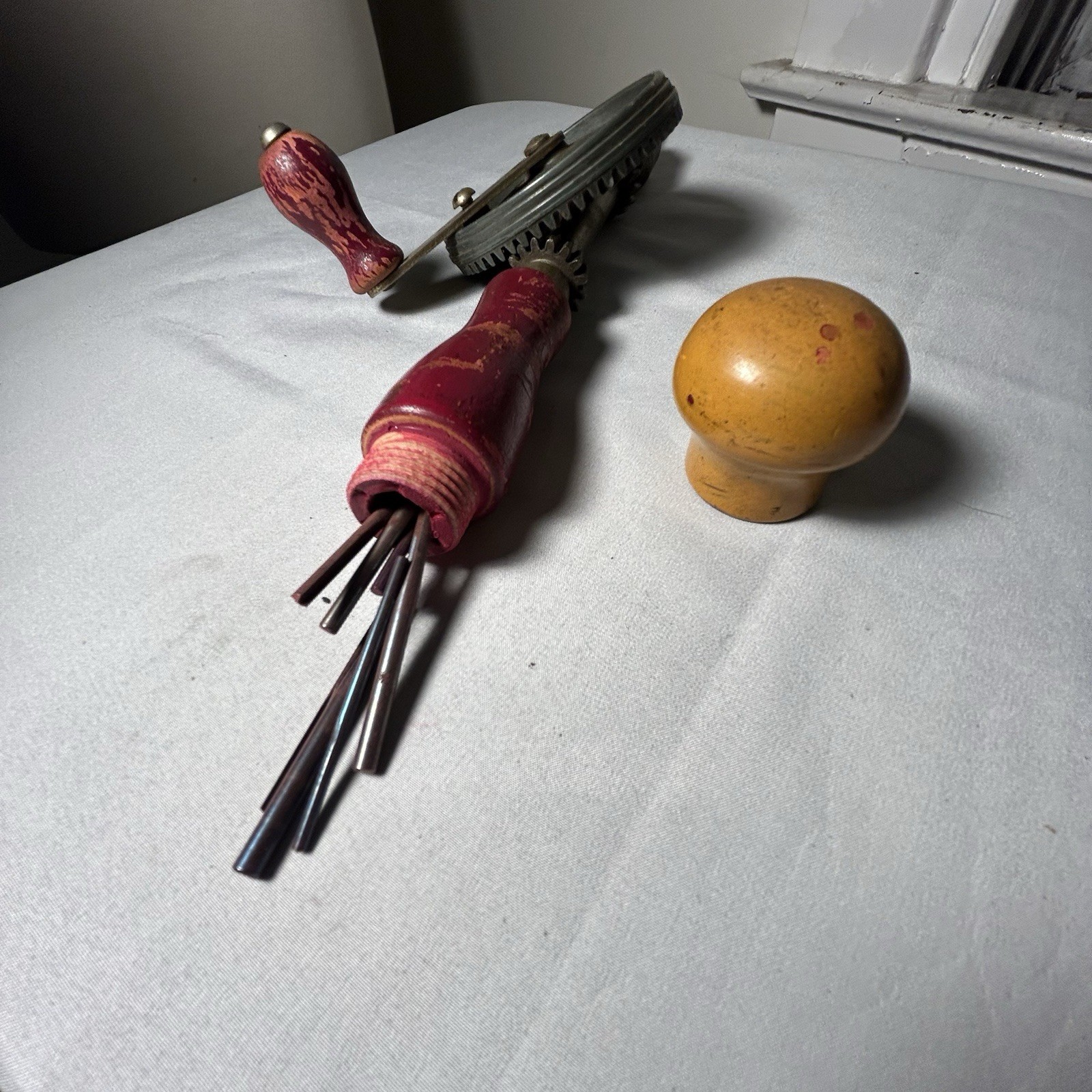 vintage Stanley Defiance # 1220 eggbeater-style hand-crank drill & Lots of Bits