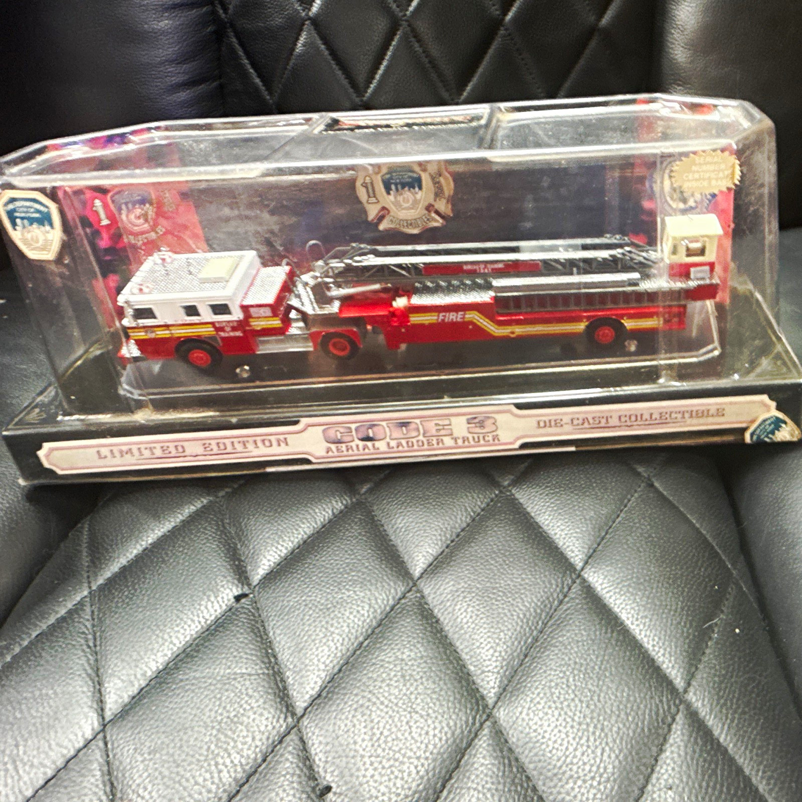 2013 Ltd Edition FDNY Aerial Ladder Fire Truck Die-Cast Model w/ Display Case