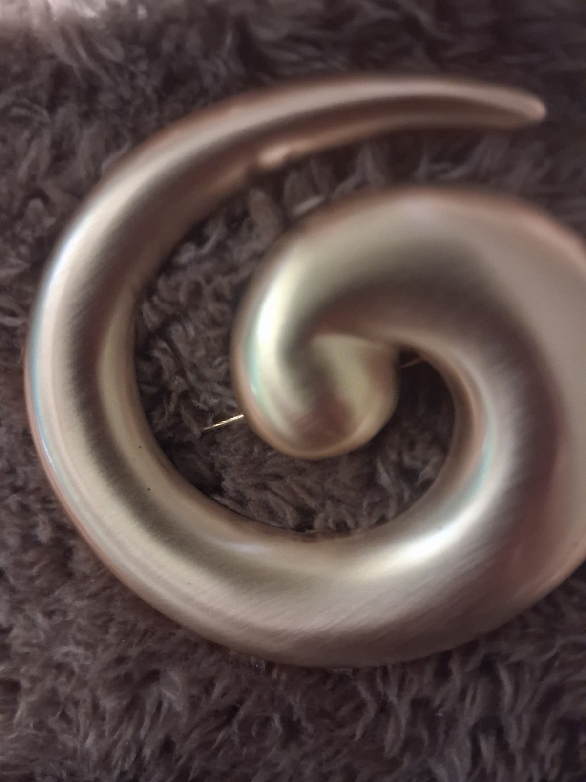 MONET Vintage Gold Brooch Modernist Swirl 6cm Collectible Jewelry Excellent Con