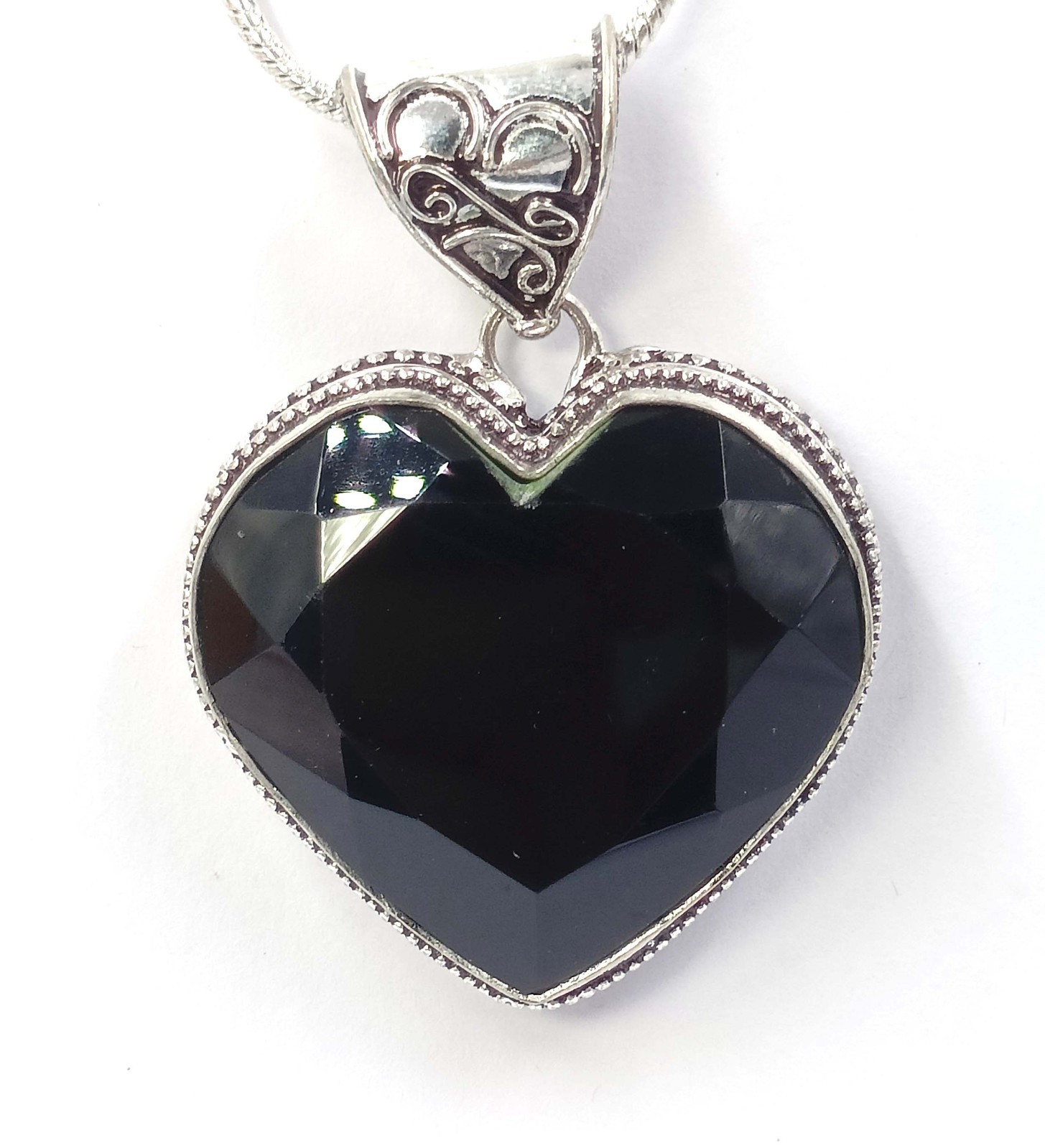 112.85Ct Natural Black Sapphire Pendant Heart Shape 925 Silver IGL Gemstone 6YHF