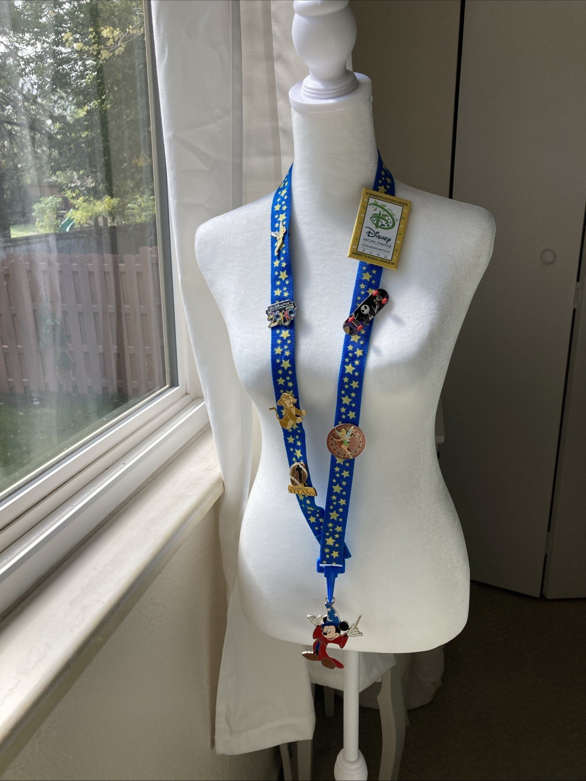 Disney Sorcerer Mickey Metal Medallion Lanyard Lot + 7CharacterPinsTinkSimbaJack
