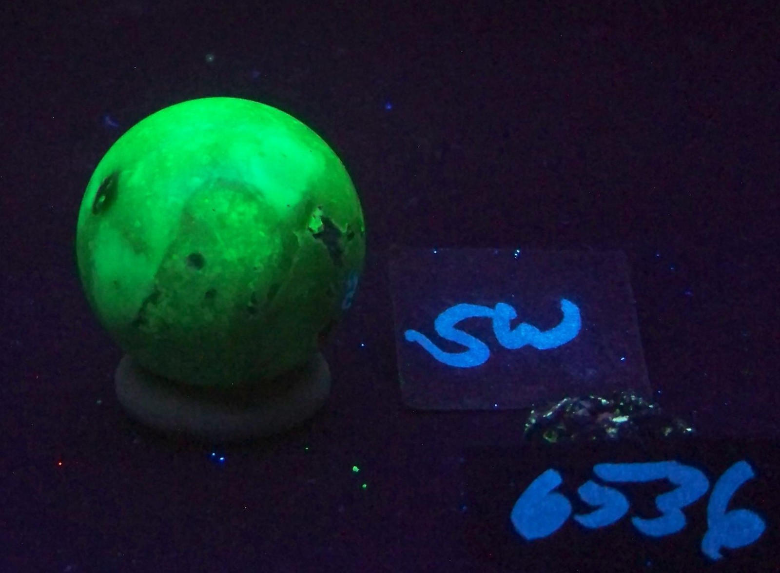 Fluorescent Anderson Agate w Vugs 32mm UV Sphere for Study or Collectible  6536