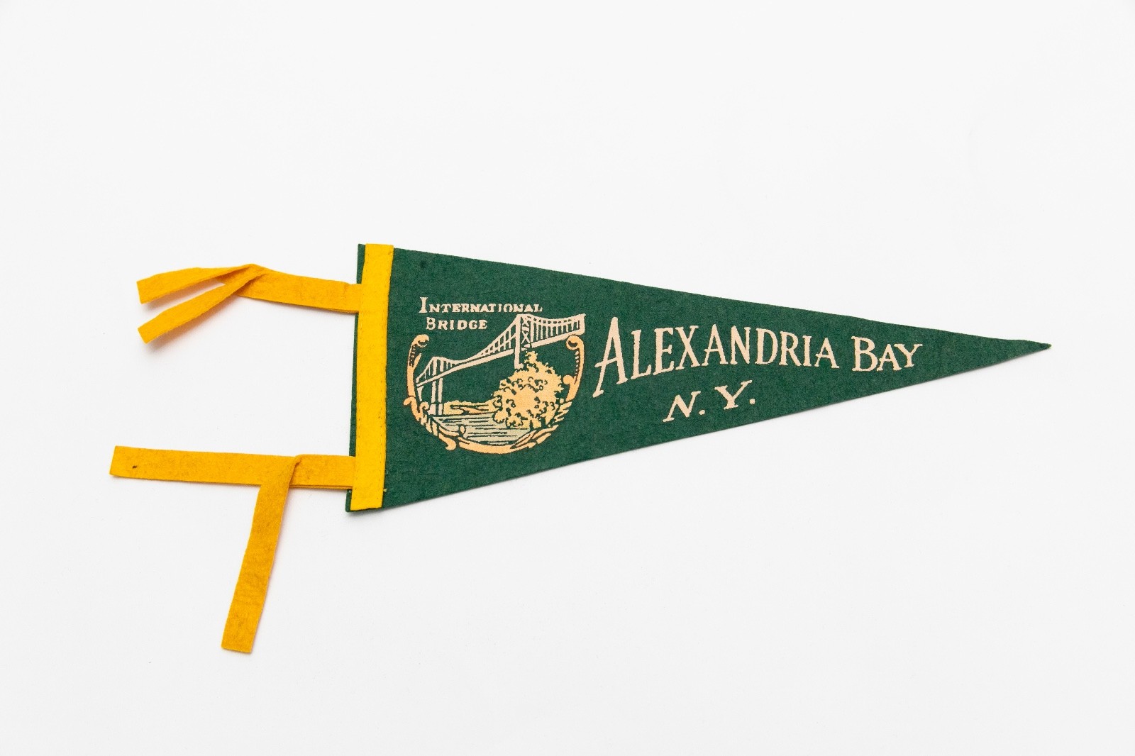 Vintage International Bridge Alexandria Bay New York Souvenir Felt Pennant 12\