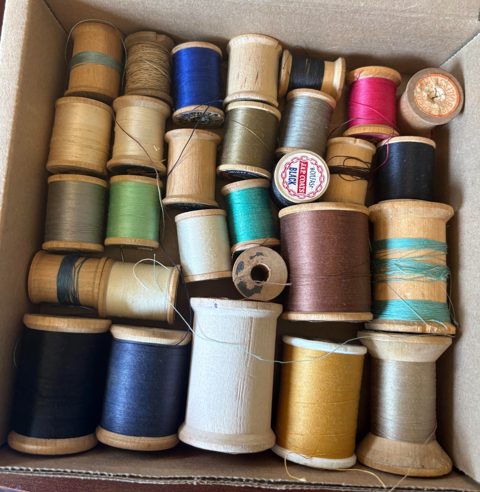 LOT of 29 Antique/Vintage Assorted Wooden Thread Spools with and without thread