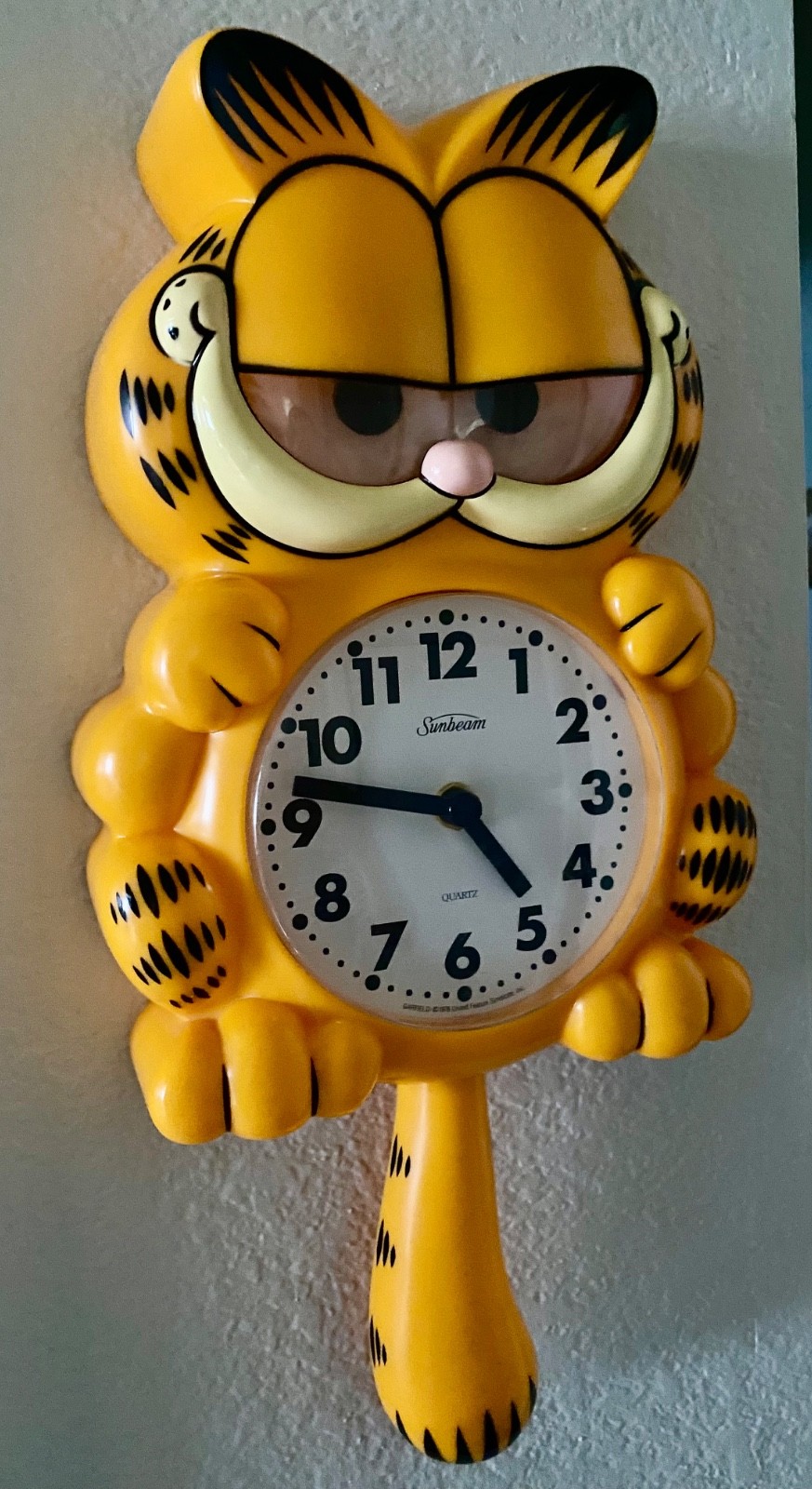 RARE Vtg 1978 Garfield Sunbeam Wall Clock with Pendulum Tail Moving Eyes WORKS