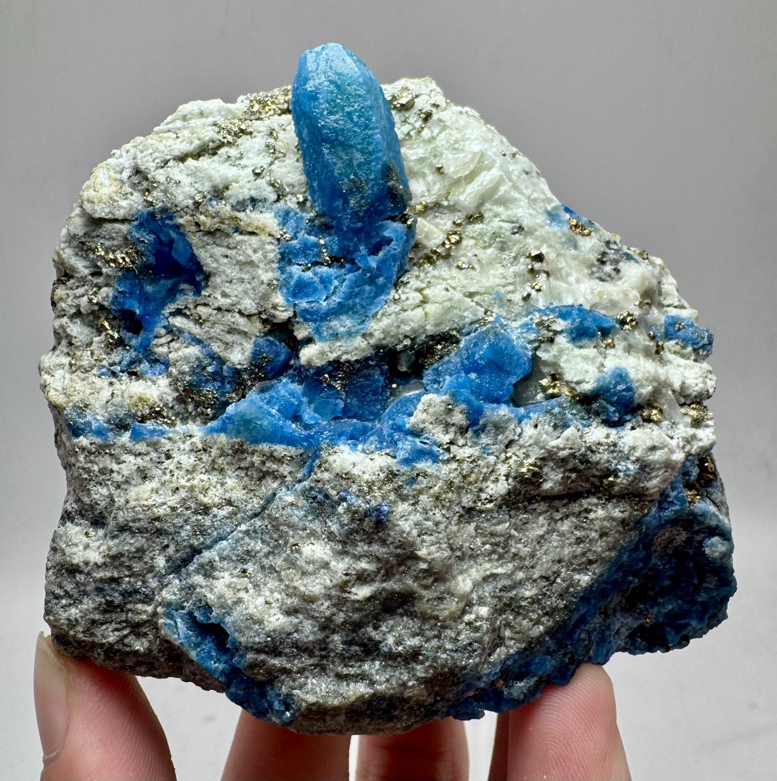 581 Gram Fluorescent Afghanite Crystals Specimen From Badakhshan Afghansitan
