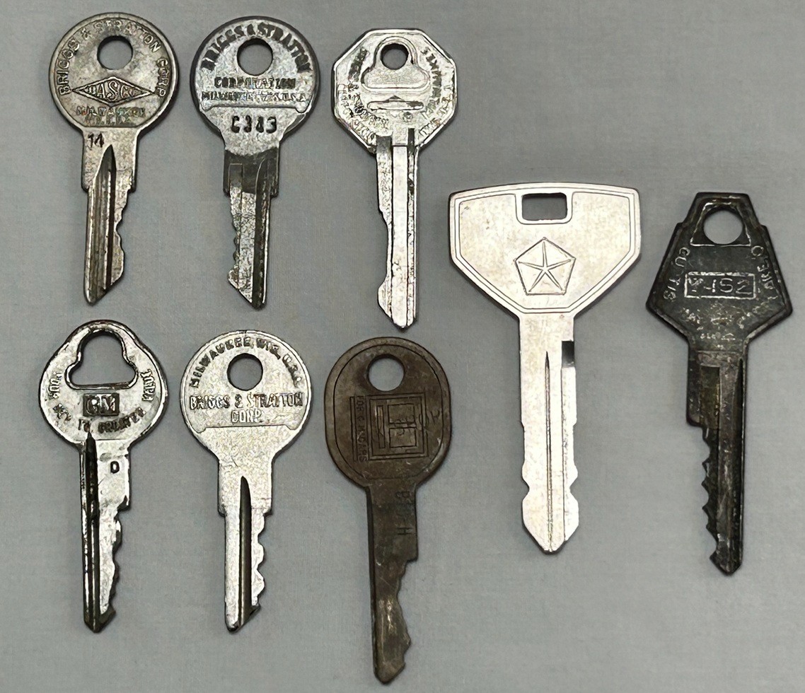 Vintage Auto Key Lot Briggs & Stratton GM, Chrysler Valet Key & Y-152