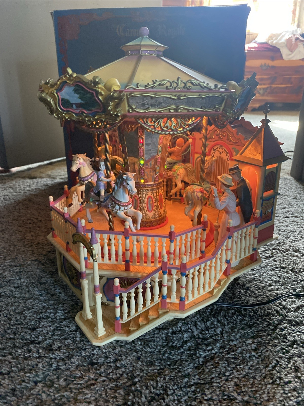 Vintage Enesco CAROUSEL ROYALE Animated Illuminated Musical Carousel WORKS
