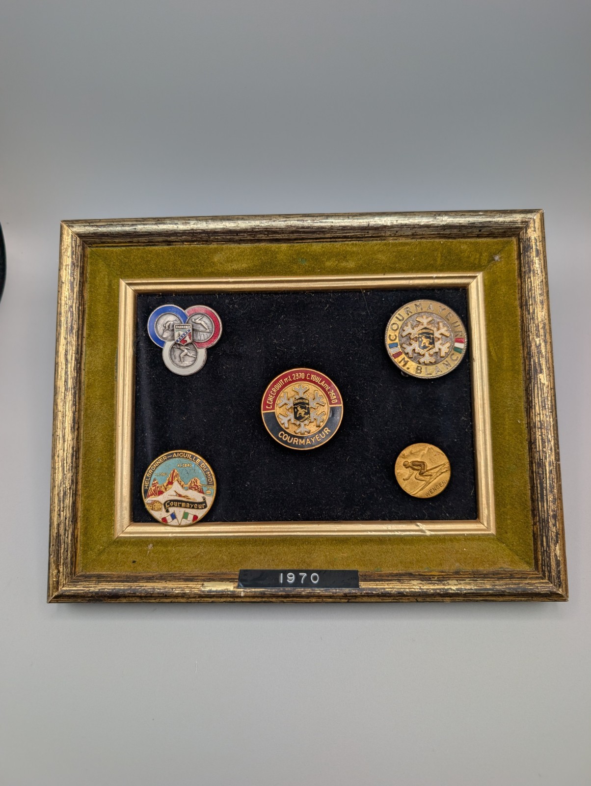 Framed Vintage Alpine Ski Pin Display 1970 Courmayeur Chamonix Wengen Mont Blanc