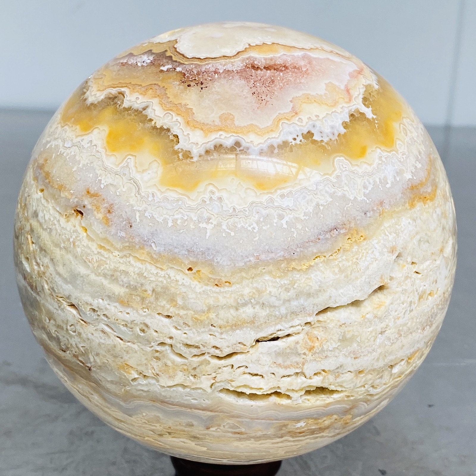Natural thousand-layer agate crystal ball healing 2280G (5.02LB)