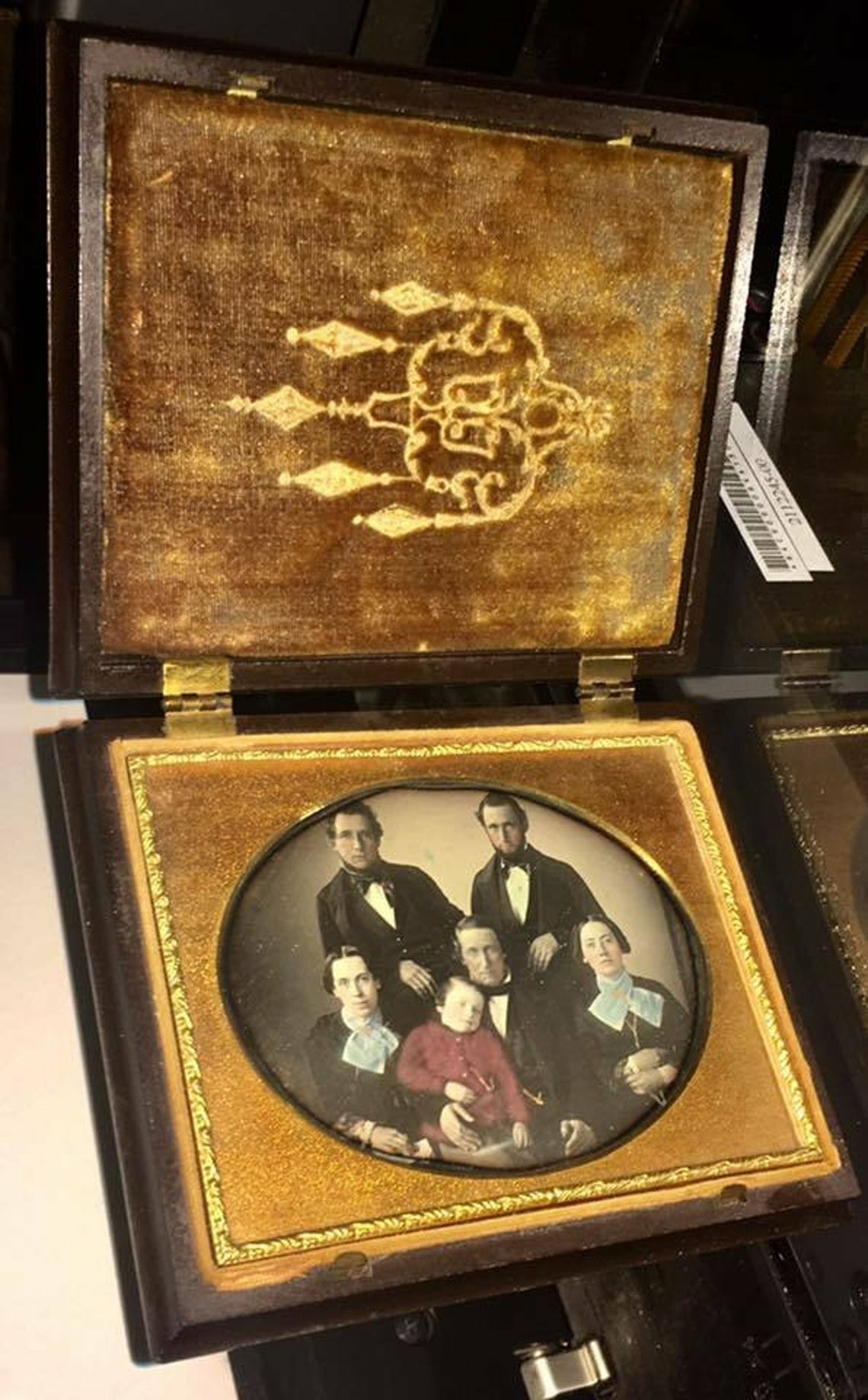 Beautiful Tinted 1/4 Daguerreotype Photo of Family Group Men Woman Sealed Color