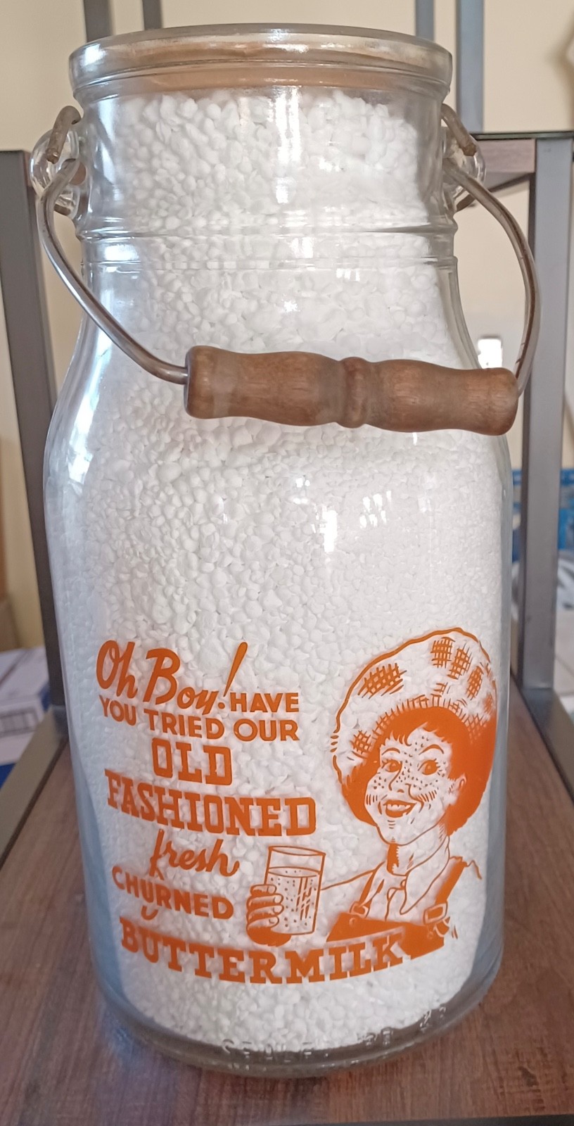GALLON FARM BOY PICTURE MEDO-LAND DAIRY PORTLAND OREGON ORANGE PYRO MILK BOTTLE