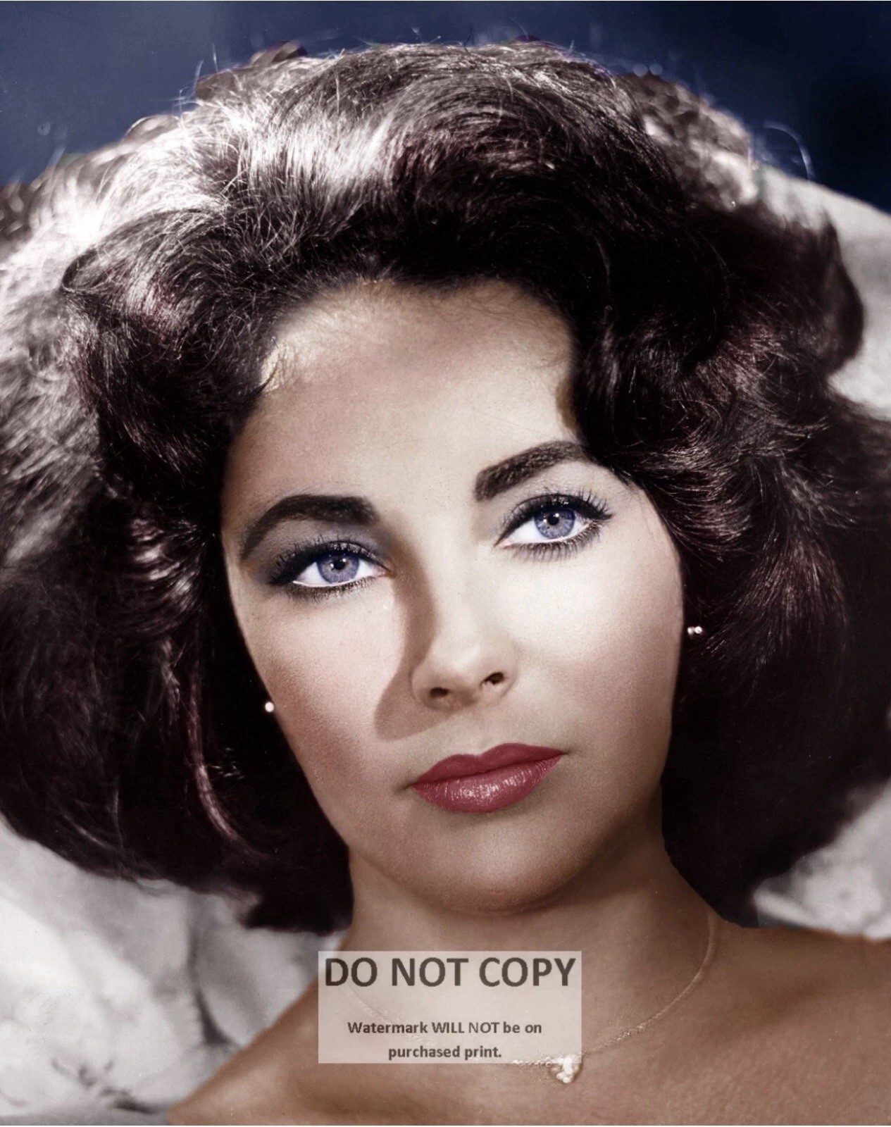 ELIZABETH TAYLOR LEGENDARY ACTRESS - 8X10 PUBLICITY PHOTO