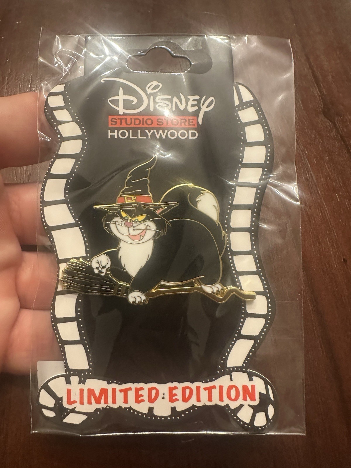 Disney DSSH 2018 Halloween Cat Brooms Lucifer Cinderella LE 300 PIN