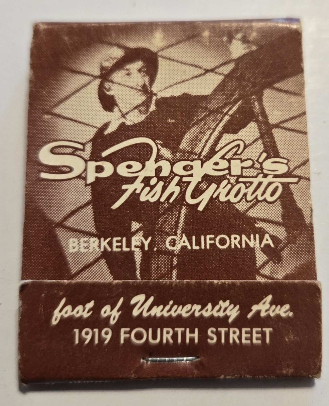 Spenger's Fish Grotto Berkeley CA  Fish Market Restaurant Vtg Matchbook 021