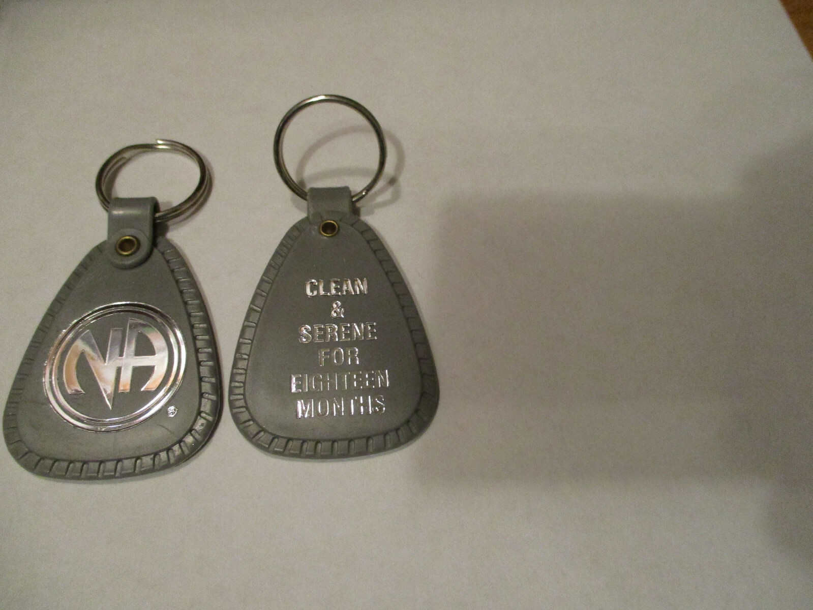 NA NARCOTICS ANONYMOUS KEY TAG CLEAN TIME - 18 MONTHS 