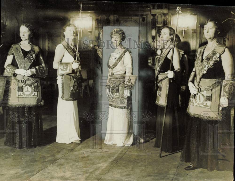 1934 Press Photo Mrs. Seton Challen installed as women's Masonic leader, London