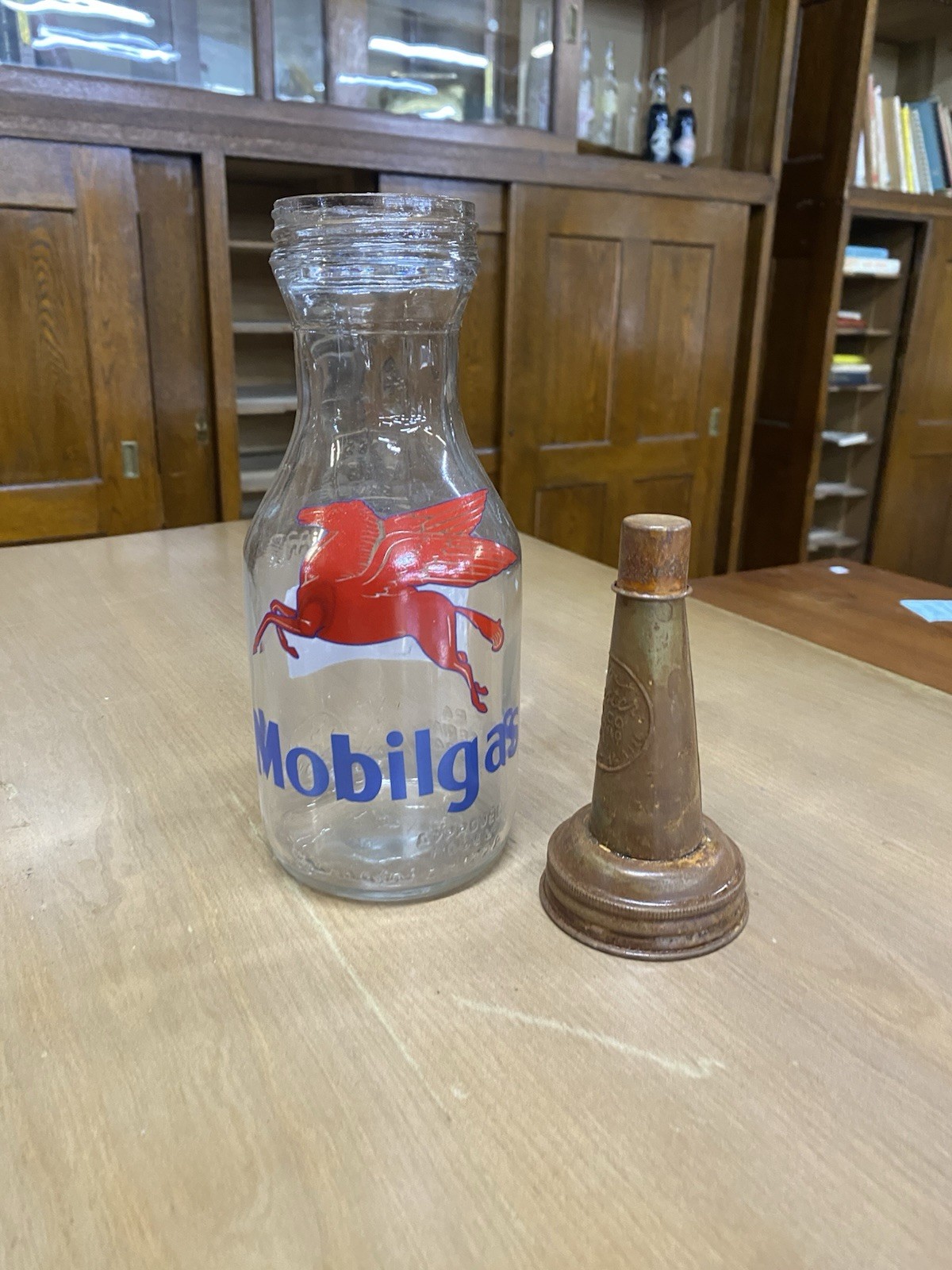 Mobilgas Pegasus Glass oil Bottle With metal Top And Cap