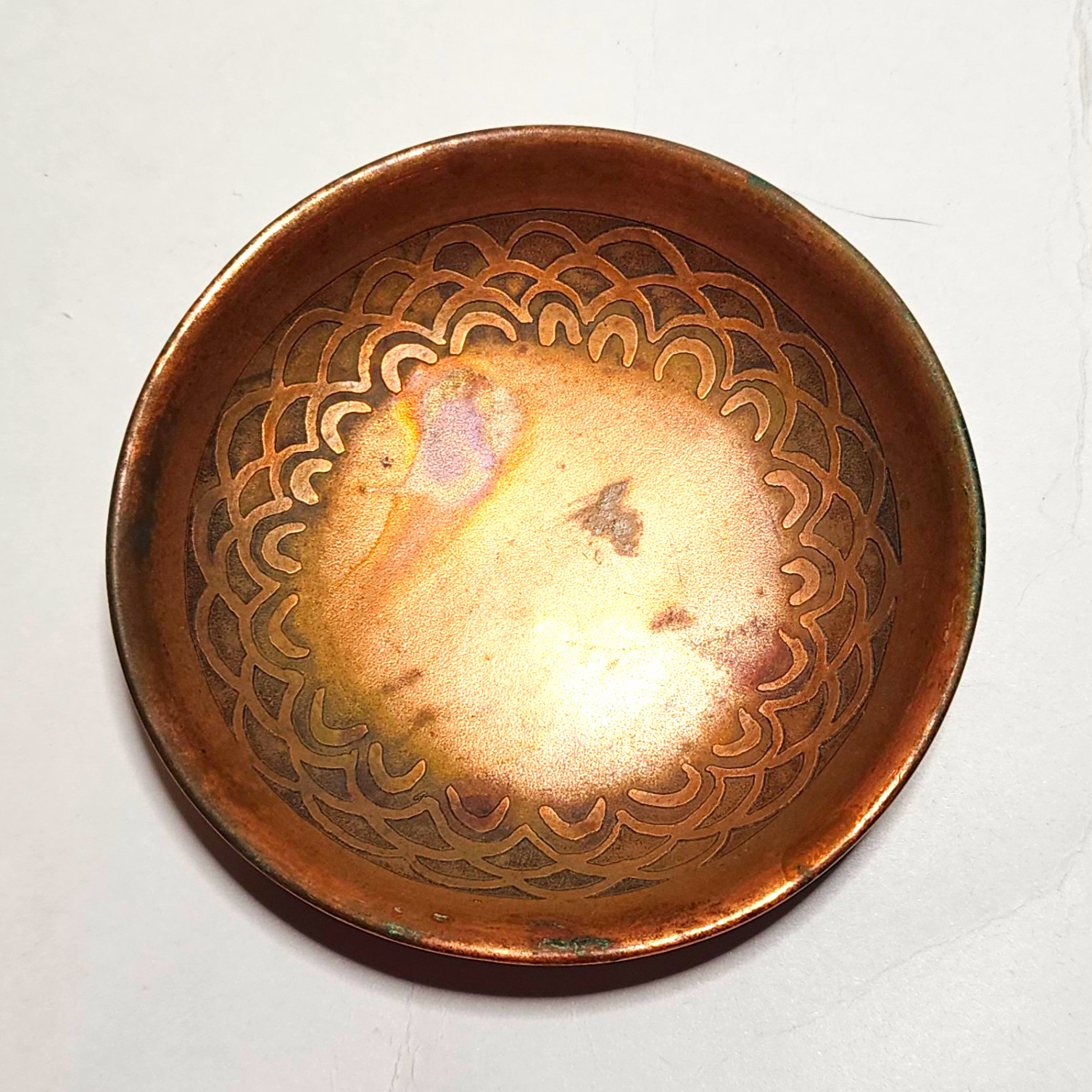 VINTAGE Small Round Engraved/Etched Copper Dish/Tray Collectible Metalware
