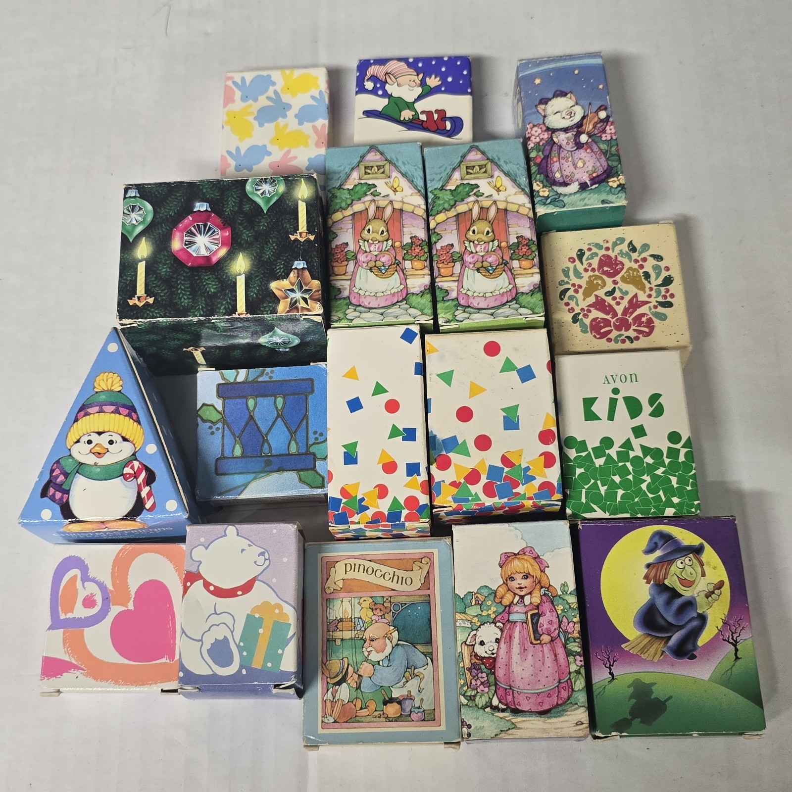 Lof Of 17 Vintage Holiday Avon Soap Figures Halloween Christmas Easter