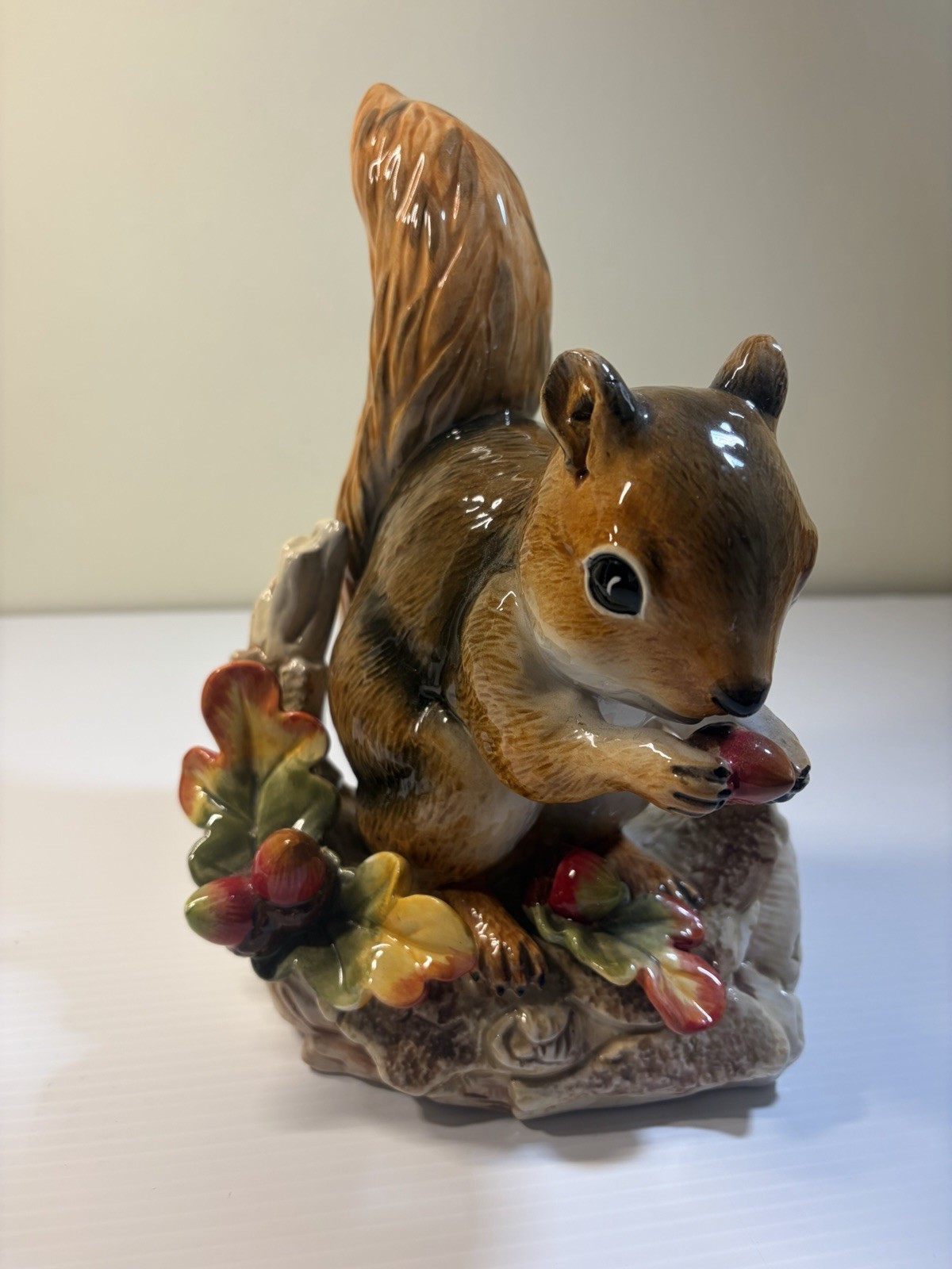 Vtg HOMCO 1982 Masterpiece Porcelain Squirrel Acorn Woodland Cabin/Lodge Decor