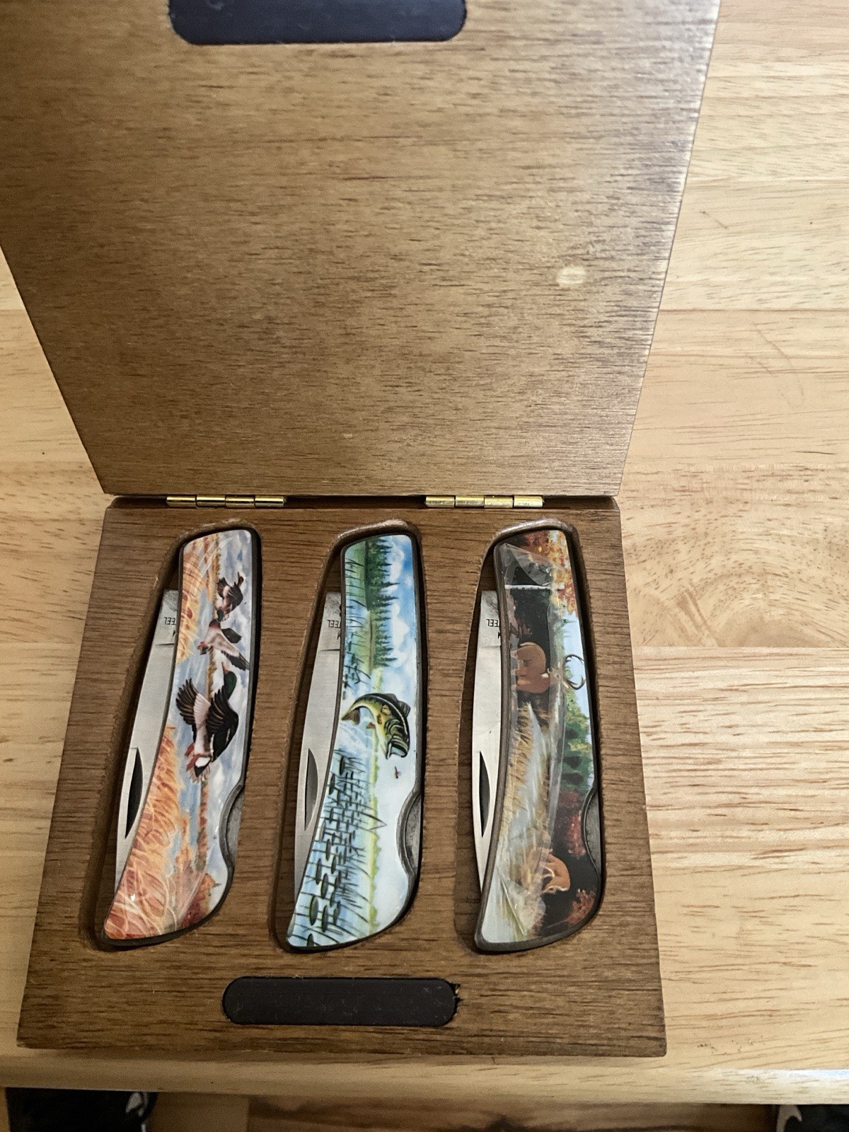Hautman Brothers 3pc Collectors Pocket Knife Set Bass Deer Ducks With Wooden Box