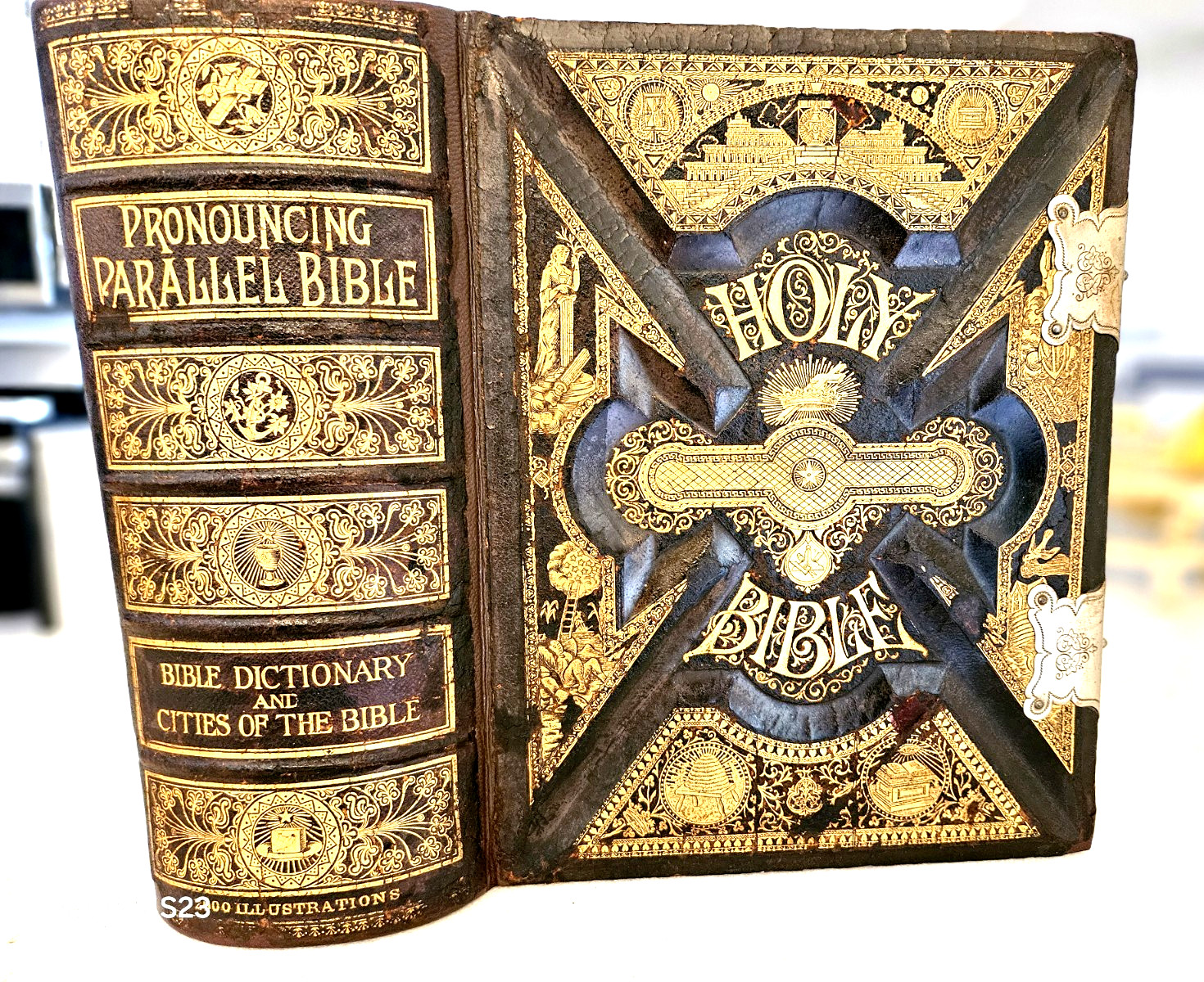 Holy Bible vintage 1800's antique Victorian Family Pictorial w/clasps 19th C.
