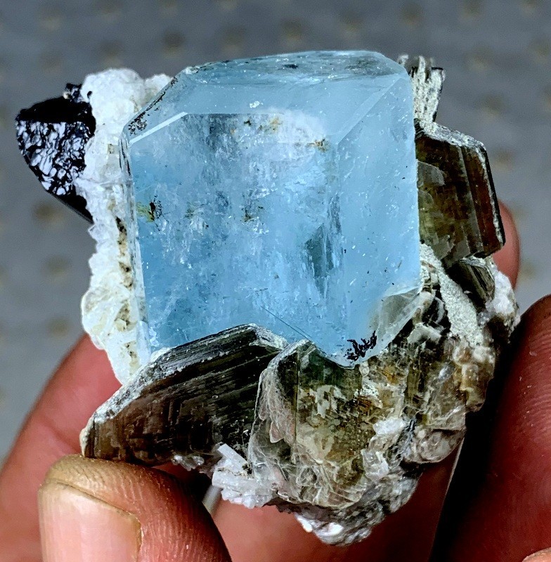 285 Carats Top quality  Aquamarine with Muscovite Specimen from Skardu Pakistan